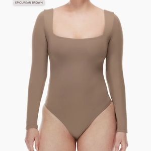 Aritzia Babaton Contour Longsleeve Bodysuit Deep Taupe Size L NWT
